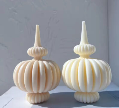 Ručno rađena svijeća VASE M, proizvedena u Hrvatskoj, elegantnog dizajna i vrhunske kvalitete.