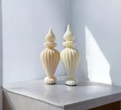 Ručno rađena svijeća VASE L, izrađena u Hrvatskoj, unikatnog dizajna, vrhunska kvaliteta.